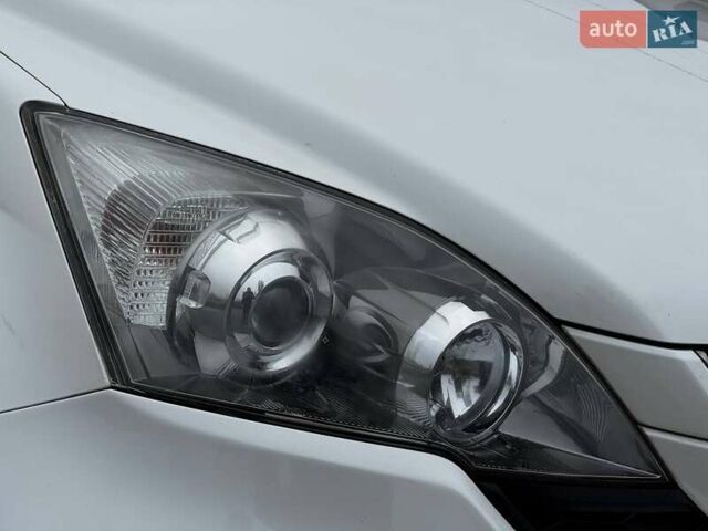 Белый Хонда СРВ, объемом двигателя 2.2 л и пробегом 170 тыс. км за 12500 $, фото 7 на Automoto.ua