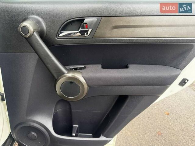 Белый Хонда СРВ, объемом двигателя 2.2 л и пробегом 170 тыс. км за 12500 $, фото 38 на Automoto.ua