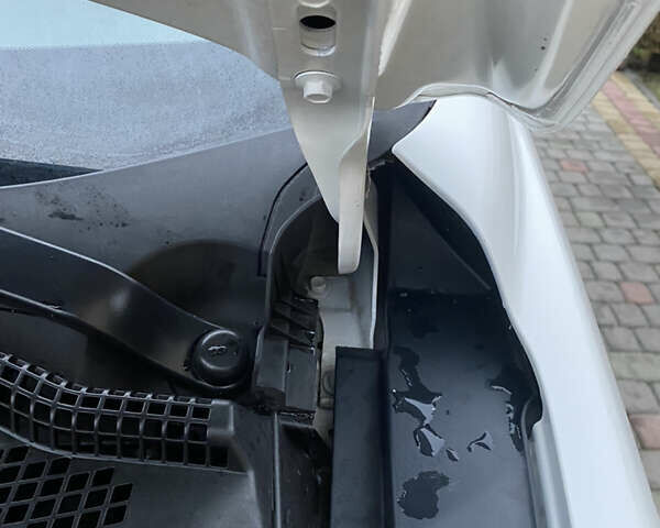 Белый Хонда СРВ, объемом двигателя 2.2 л и пробегом 185 тыс. км за 14200 $, фото 65 на Automoto.ua