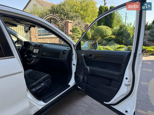 Белый Хонда СРВ, объемом двигателя 2.2 л и пробегом 219 тыс. км за 13691 $, фото 63 на Automoto.ua