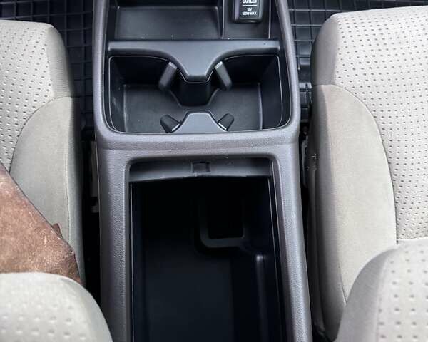 Белый Хонда СРВ, объемом двигателя 2.35 л и пробегом 167 тыс. км за 12300 $, фото 26 на Automoto.ua