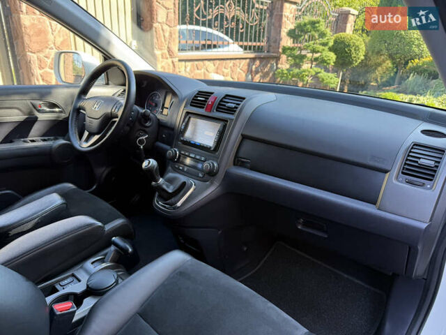 Белый Хонда СРВ, объемом двигателя 2.2 л и пробегом 219 тыс. км за 13691 $, фото 69 на Automoto.ua