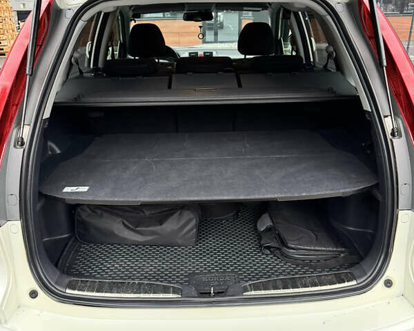 Белый Хонда СРВ, объемом двигателя 0 л и пробегом 155 тыс. км за 15000 $, фото 6 на Automoto.ua