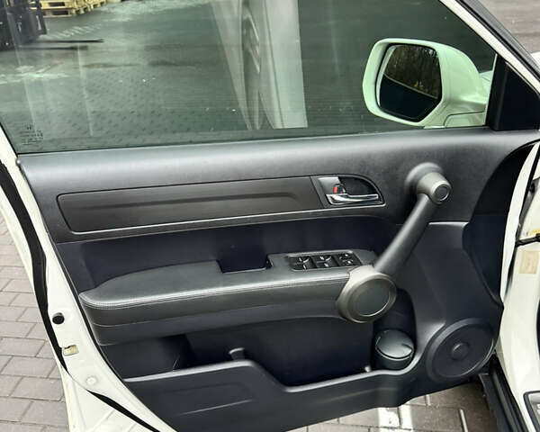 Белый Хонда СРВ, объемом двигателя 0 л и пробегом 155 тыс. км за 15000 $, фото 19 на Automoto.ua