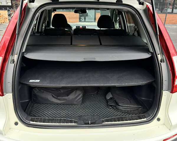 Белый Хонда СРВ, объемом двигателя 0 л и пробегом 155 тыс. км за 15000 $, фото 7 на Automoto.ua