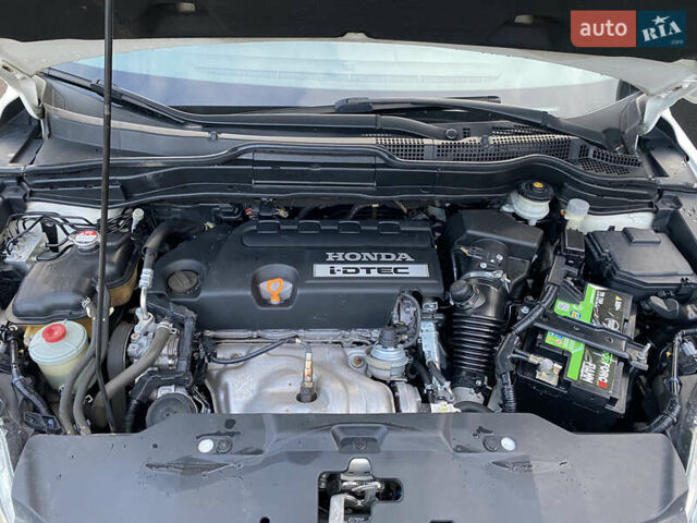 Белый Хонда СРВ, объемом двигателя 2.2 л и пробегом 296 тыс. км за 12000 $, фото 2 на Automoto.ua