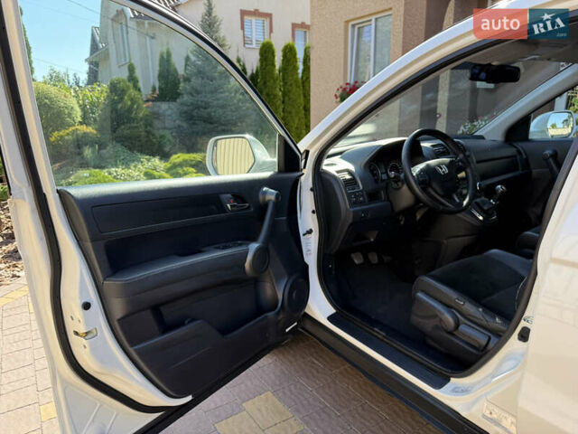 Белый Хонда СРВ, объемом двигателя 2.2 л и пробегом 219 тыс. км за 13691 $, фото 17 на Automoto.ua