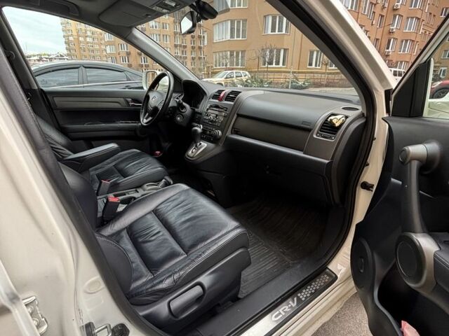 Белый Хонда СРВ, объемом двигателя 2.4 л и пробегом 202 тыс. км за 13300 $, фото 1 на Automoto.ua