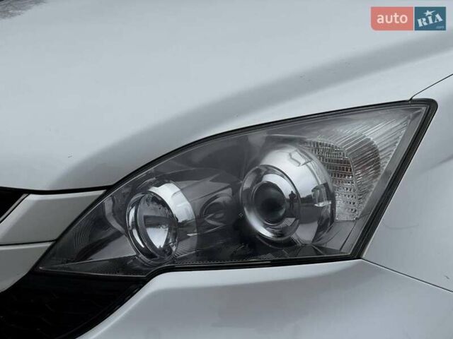 Белый Хонда СРВ, объемом двигателя 2.2 л и пробегом 170 тыс. км за 12500 $, фото 4 на Automoto.ua