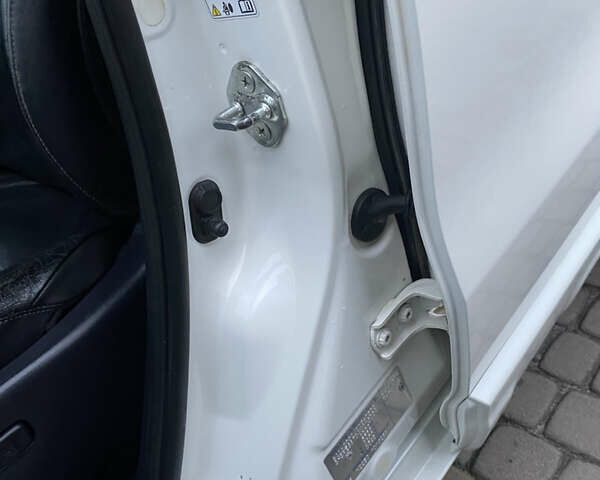 Белый Хонда СРВ, объемом двигателя 2.2 л и пробегом 185 тыс. км за 14200 $, фото 72 на Automoto.ua