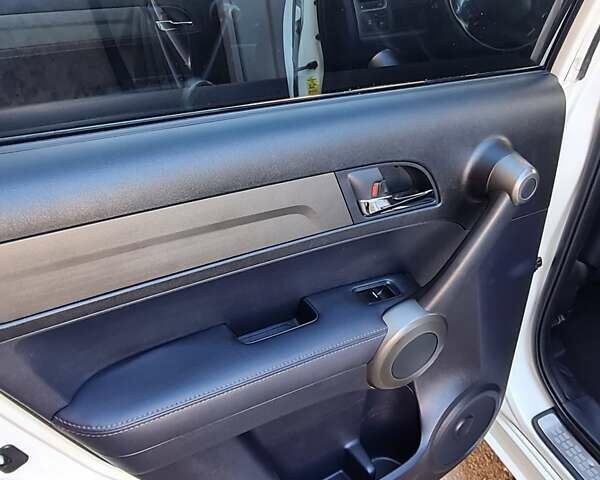 Белый Хонда СРВ, объемом двигателя 2.4 л и пробегом 290 тыс. км за 13200 $, фото 16 на Automoto.ua