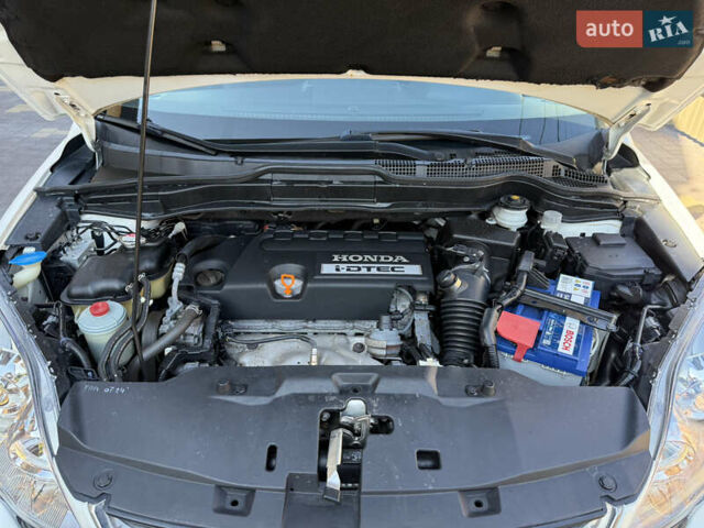 Белый Хонда СРВ, объемом двигателя 2.2 л и пробегом 219 тыс. км за 13691 $, фото 72 на Automoto.ua