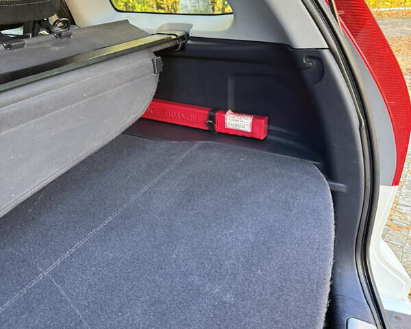 Белый Хонда СРВ, объемом двигателя 2.2 л и пробегом 330 тыс. км за 14300 $, фото 22 на Automoto.ua