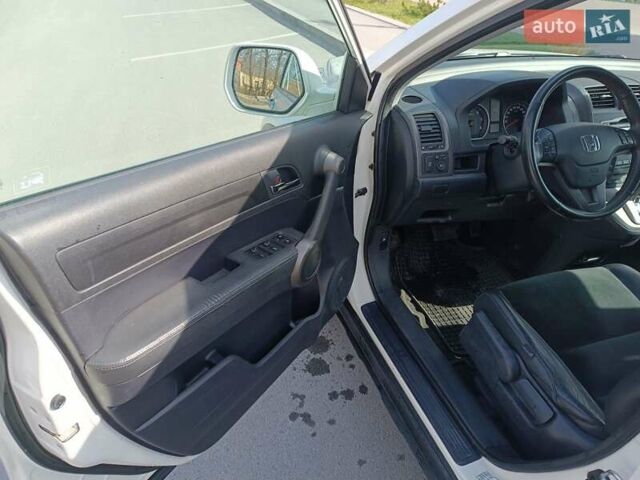 Белый Хонда СРВ, объемом двигателя 2.2 л и пробегом 306 тыс. км за 13100 $, фото 20 на Automoto.ua
