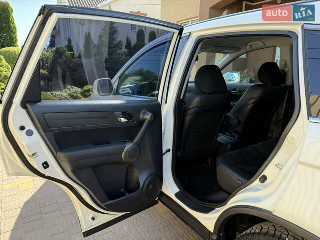 Белый Хонда СРВ, объемом двигателя 2.2 л и пробегом 219 тыс. км за 13691 $, фото 40 на Automoto.ua