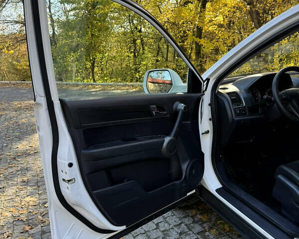Белый Хонда СРВ, объемом двигателя 2.2 л и пробегом 330 тыс. км за 14300 $, фото 18 на Automoto.ua