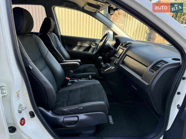 Белый Хонда СРВ, объемом двигателя 2.2 л и пробегом 219 тыс. км за 13691 $, фото 66 на Automoto.ua