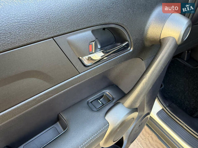 Белый Хонда СРВ, объемом двигателя 2.2 л и пробегом 219 тыс. км за 13691 $, фото 42 на Automoto.ua