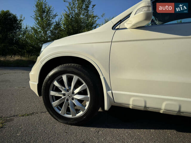 Белый Хонда СРВ, объемом двигателя 2.35 л и пробегом 165 тыс. км за 13000 $, фото 5 на Automoto.ua