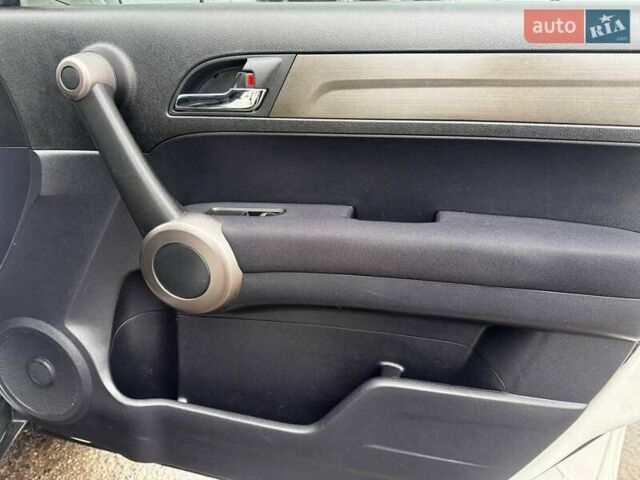 Белый Хонда СРВ, объемом двигателя 2.2 л и пробегом 170 тыс. км за 12500 $, фото 41 на Automoto.ua