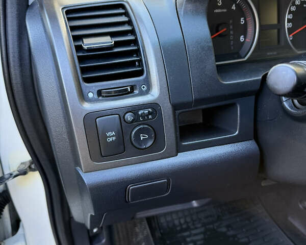 Белый Хонда СРВ, объемом двигателя 2.2 л и пробегом 330 тыс. км за 14300 $, фото 27 на Automoto.ua