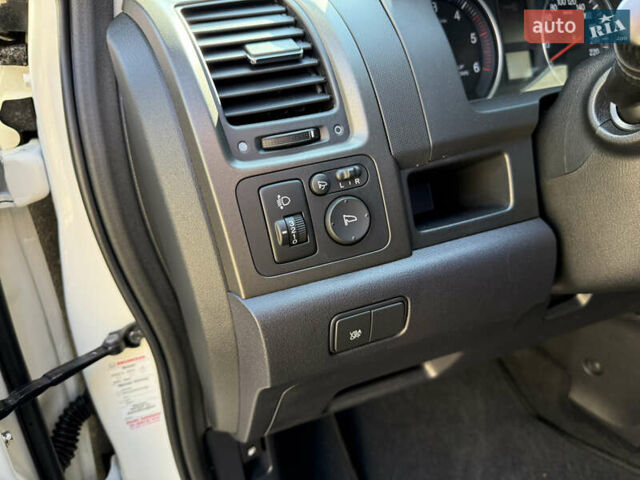 Белый Хонда СРВ, объемом двигателя 2.2 л и пробегом 219 тыс. км за 13691 $, фото 23 на Automoto.ua