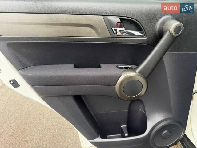 Белый Хонда СРВ, объемом двигателя 2.2 л и пробегом 170 тыс. км за 12500 $, фото 32 на Automoto.ua