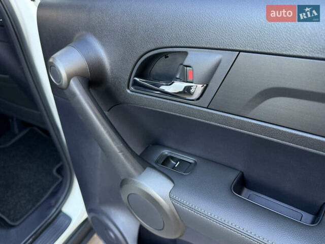 Белый Хонда СРВ, объемом двигателя 2.2 л и пробегом 219 тыс. км за 13691 $, фото 57 на Automoto.ua