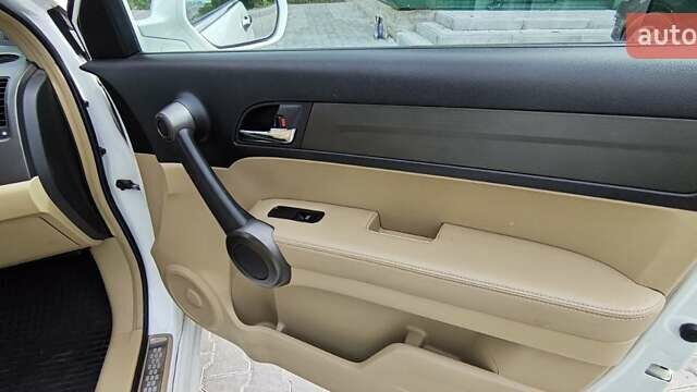Белый Хонда СРВ, объемом двигателя 2.2 л и пробегом 222 тыс. км за 18600 $, фото 19 на Automoto.ua