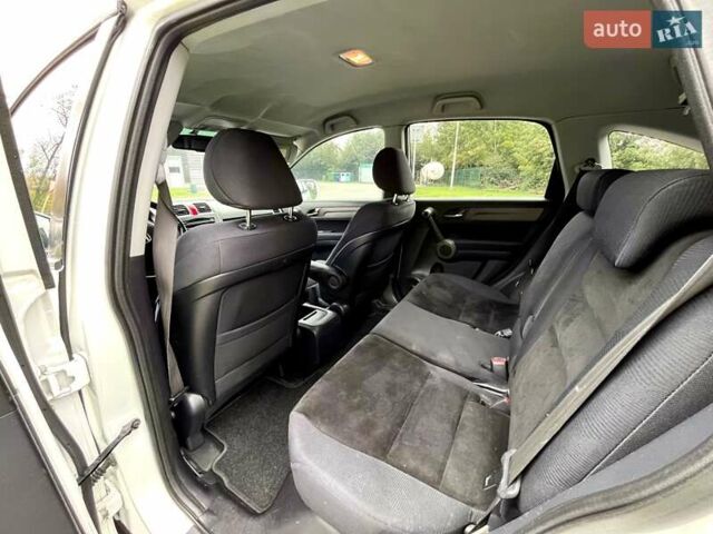 Белый Хонда СРВ, объемом двигателя 2.2 л и пробегом 212 тыс. км за 12500 $, фото 14 на Automoto.ua