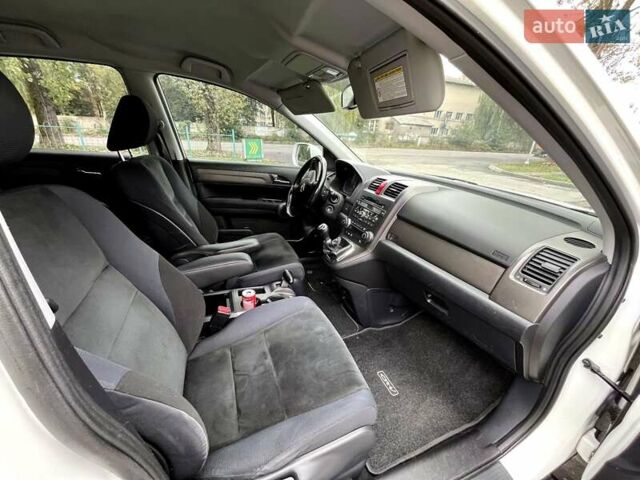 Белый Хонда СРВ, объемом двигателя 2.2 л и пробегом 212 тыс. км за 12500 $, фото 16 на Automoto.ua