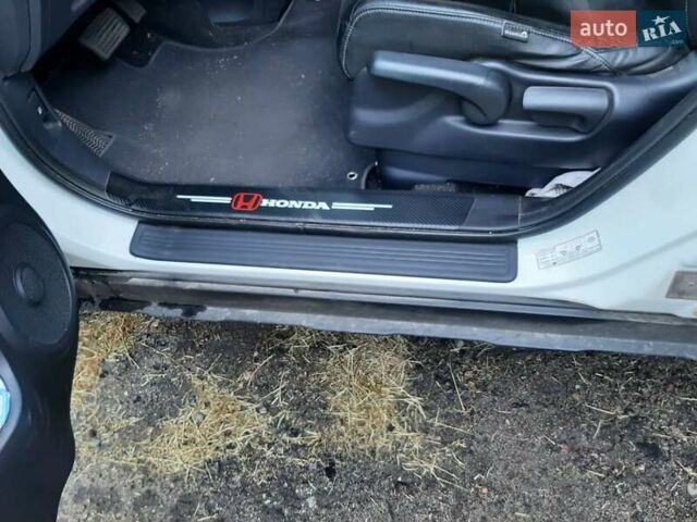 Білий Хонда СРВ, об'ємом двигуна 2 л та пробігом 230 тис. км за 13900 $, фото 4 на Automoto.ua