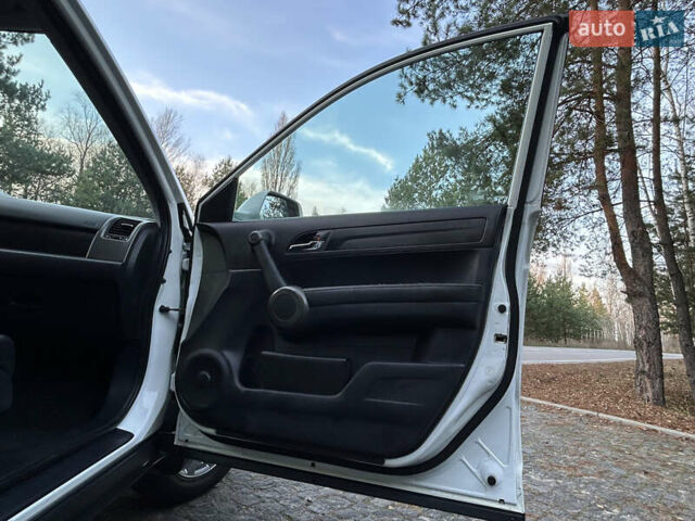 Белый Хонда СРВ, объемом двигателя 2 л и пробегом 280 тыс. км за 11999 $, фото 47 на Automoto.ua