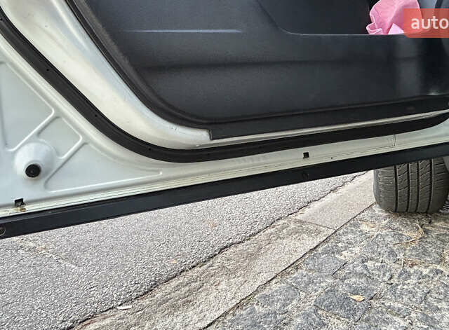 Белый Хонда СРВ, объемом двигателя 2 л и пробегом 280 тыс. км за 11999 $, фото 26 на Automoto.ua