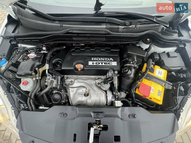 Белый Хонда СРВ, объемом двигателя 2.2 л и пробегом 177 тыс. км за 15500 $, фото 85 на Automoto.ua