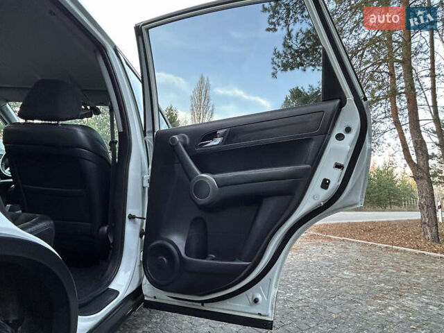 Белый Хонда СРВ, объемом двигателя 2 л и пробегом 280 тыс. км за 11999 $, фото 40 на Automoto.ua