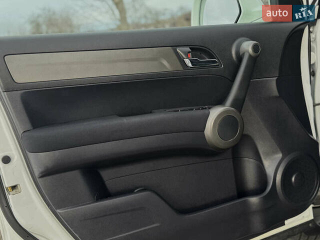 Белый Хонда СРВ, объемом двигателя 2.2 л и пробегом 177 тыс. км за 15500 $, фото 34 на Automoto.ua