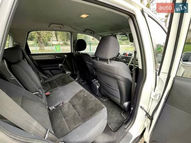 Белый Хонда СРВ, объемом двигателя 2.2 л и пробегом 212 тыс. км за 12500 $, фото 15 на Automoto.ua