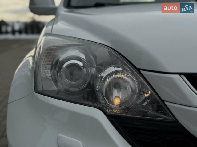 Белый Хонда СРВ, объемом двигателя 2.2 л и пробегом 177 тыс. км за 15500 $, фото 26 на Automoto.ua