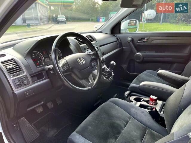 Белый Хонда СРВ, объемом двигателя 2.2 л и пробегом 212 тыс. км за 12500 $, фото 8 на Automoto.ua