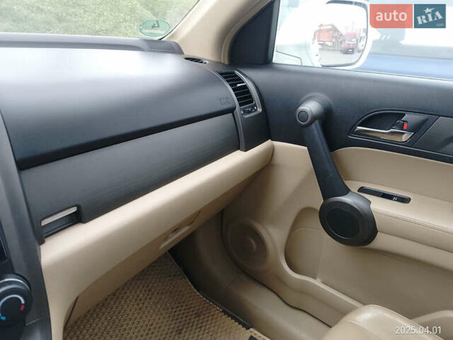 Белый Хонда СРВ, объемом двигателя 2.2 л и пробегом 228 тыс. км за 13300 $, фото 13 на Automoto.ua