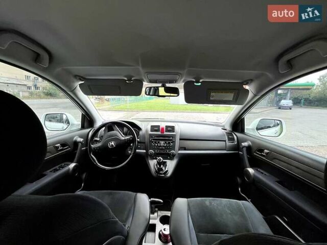 Белый Хонда СРВ, объемом двигателя 2.2 л и пробегом 212 тыс. км за 12500 $, фото 12 на Automoto.ua