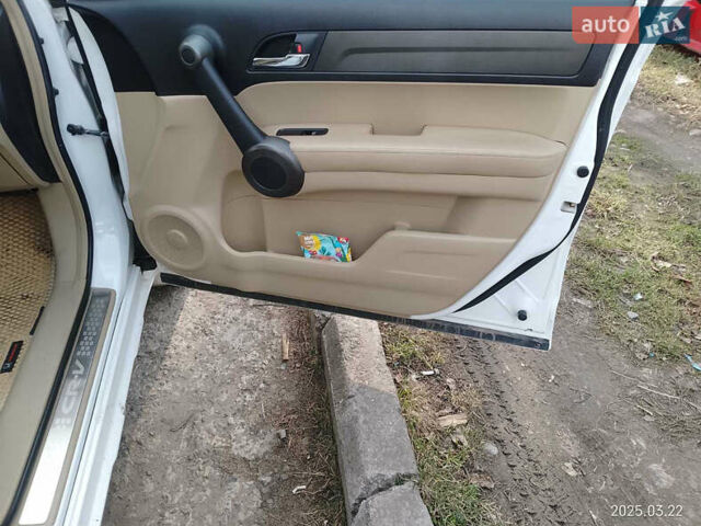 Белый Хонда СРВ, объемом двигателя 2.2 л и пробегом 228 тыс. км за 13300 $, фото 24 на Automoto.ua