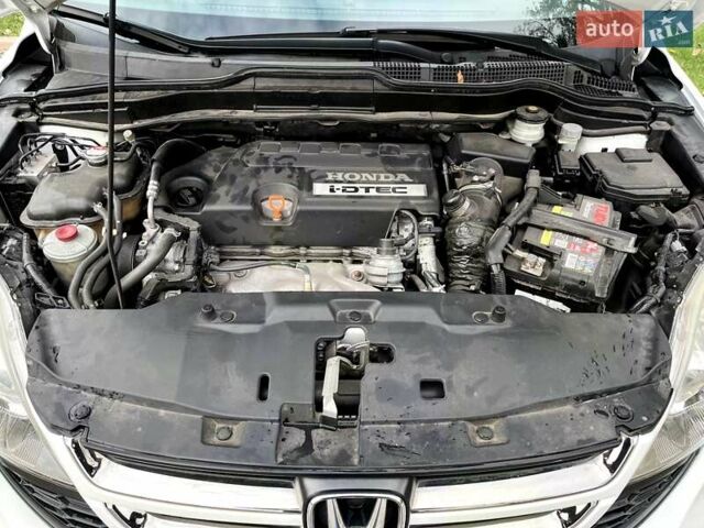 Белый Хонда СРВ, объемом двигателя 2.2 л и пробегом 212 тыс. км за 12500 $, фото 23 на Automoto.ua