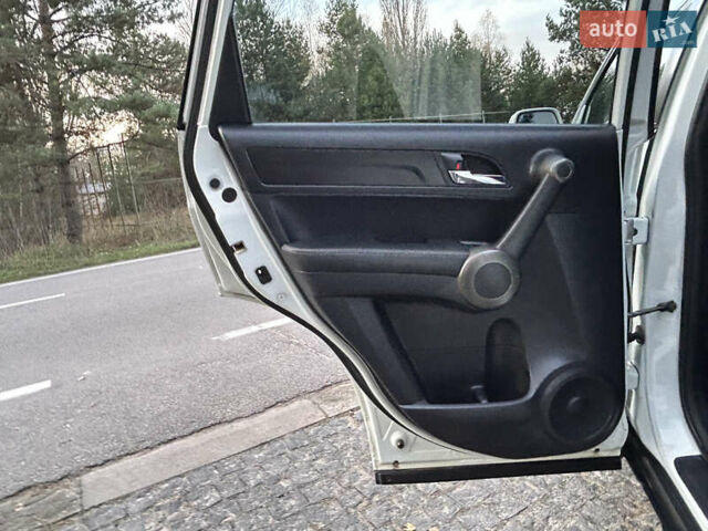 Белый Хонда СРВ, объемом двигателя 2 л и пробегом 280 тыс. км за 11999 $, фото 32 на Automoto.ua