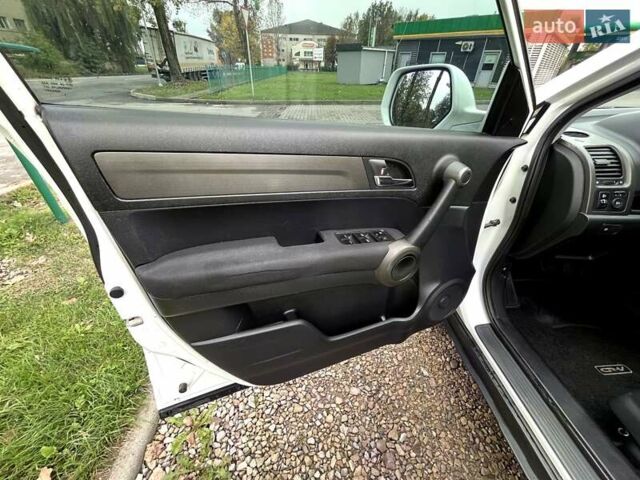 Белый Хонда СРВ, объемом двигателя 2.2 л и пробегом 212 тыс. км за 12500 $, фото 17 на Automoto.ua