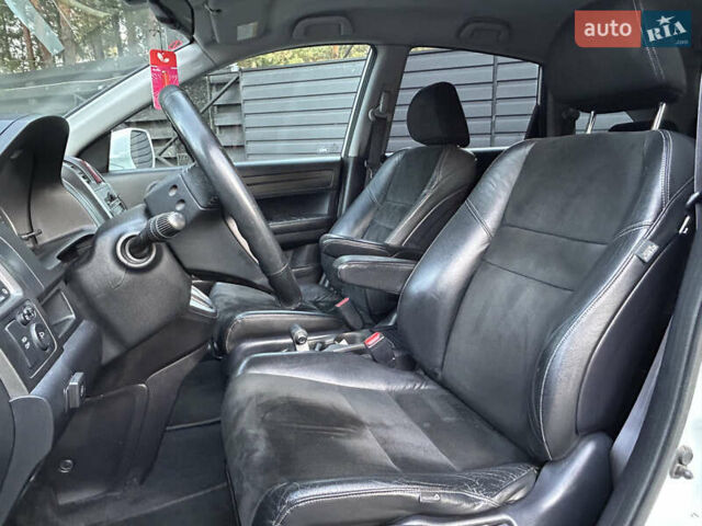 Белый Хонда СРВ, объемом двигателя 2 л и пробегом 280 тыс. км за 11999 $, фото 30 на Automoto.ua