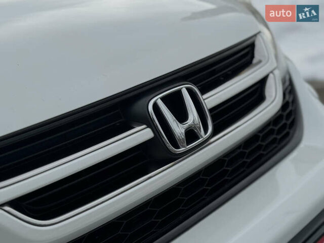 Белый Хонда СРВ, объемом двигателя 2.2 л и пробегом 177 тыс. км за 15500 $, фото 28 на Automoto.ua