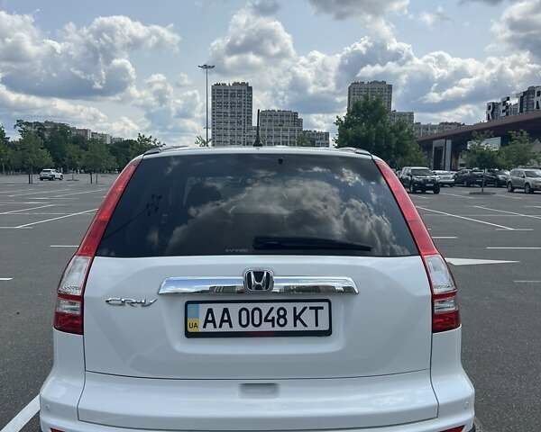 Белый Хонда СРВ, объемом двигателя 2 л и пробегом 171 тыс. км за 15000 $, фото 1 на Automoto.ua