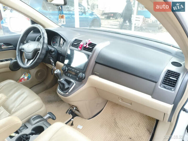 Белый Хонда СРВ, объемом двигателя 2.2 л и пробегом 228 тыс. км за 13100 $, фото 22 на Automoto.ua